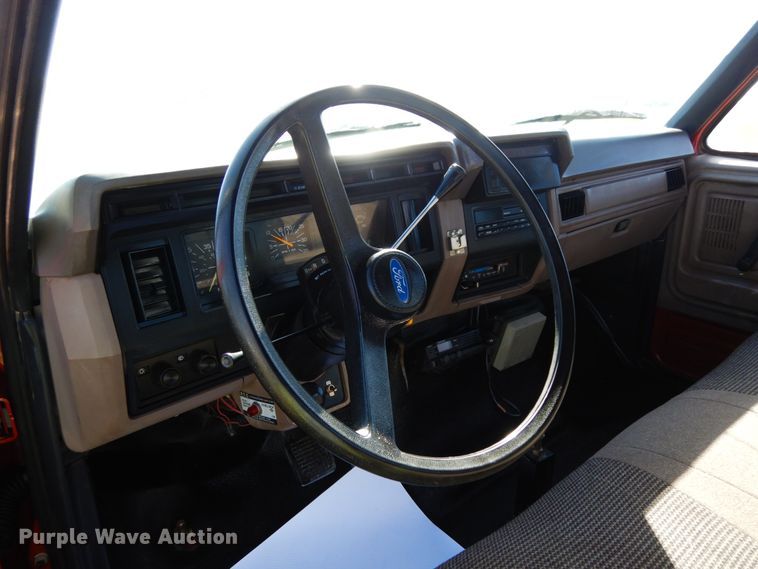 image for item DH6705 1995 Ford F800  dump flatbed truck