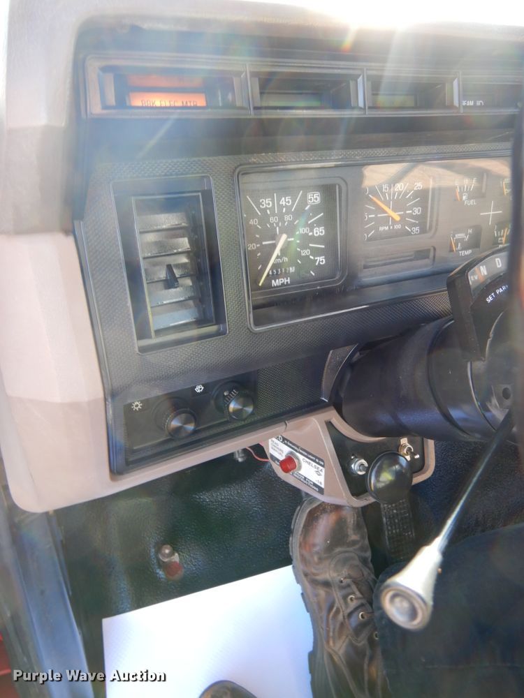 image for item DH6705 1995 Ford F800  dump flatbed truck