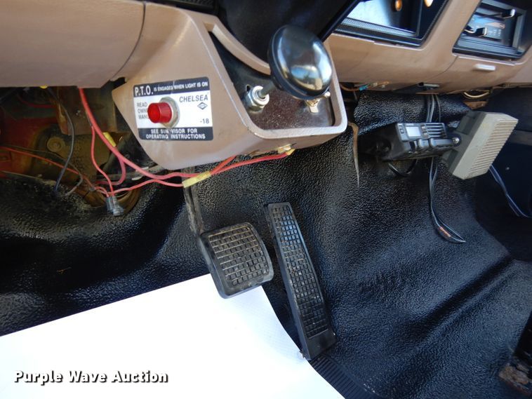 image for item DH6705 1995 Ford F800  dump flatbed truck