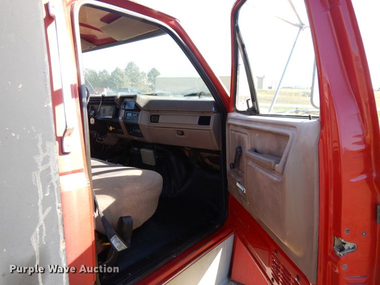 image for item DH6705 1995 Ford F800  dump flatbed truck