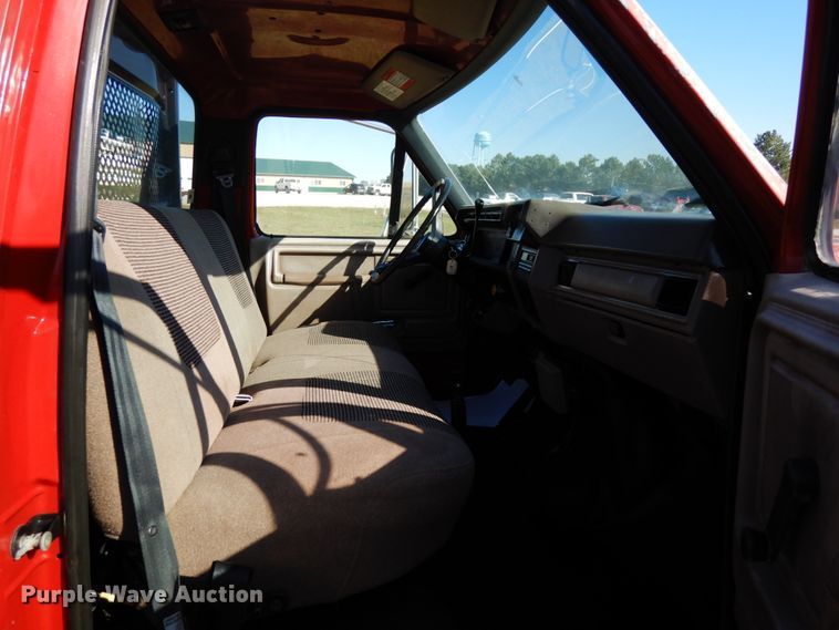 image for item DH6705 1995 Ford F800  dump flatbed truck