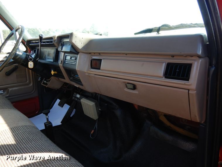 image for item DH6705 1995 Ford F800  dump flatbed truck