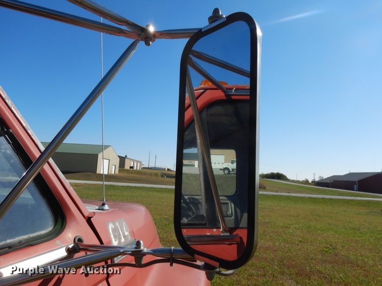 image for item DH6705 1995 Ford F800  dump flatbed truck