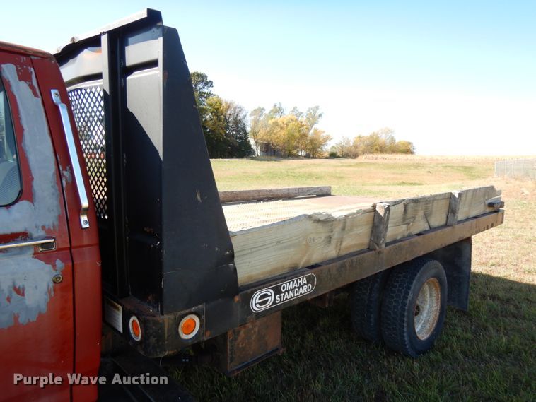 image for item DH6705 1995 Ford F800  dump flatbed truck