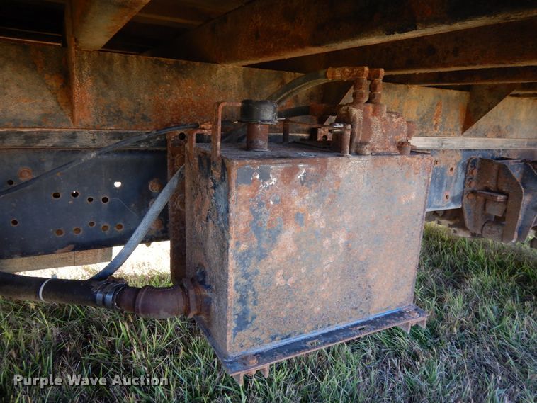 image for item DH6705 1995 Ford F800  dump flatbed truck