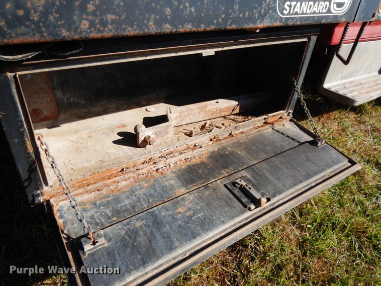 image for item DH6705 1995 Ford F800  dump flatbed truck