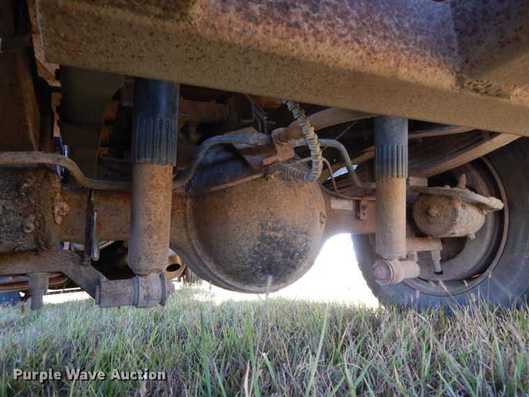 image for item DH6705 1995 Ford F800  dump flatbed truck