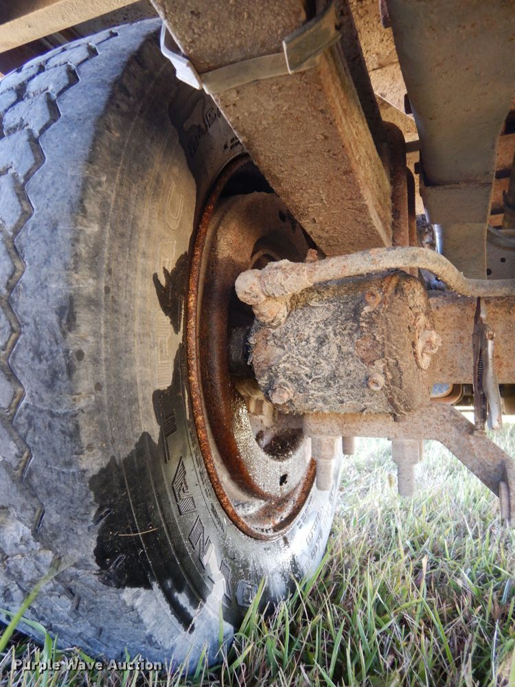 image for item DH6705 1995 Ford F800  dump flatbed truck