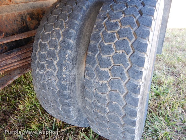 image for item DH6705 1995 Ford F800  dump flatbed truck