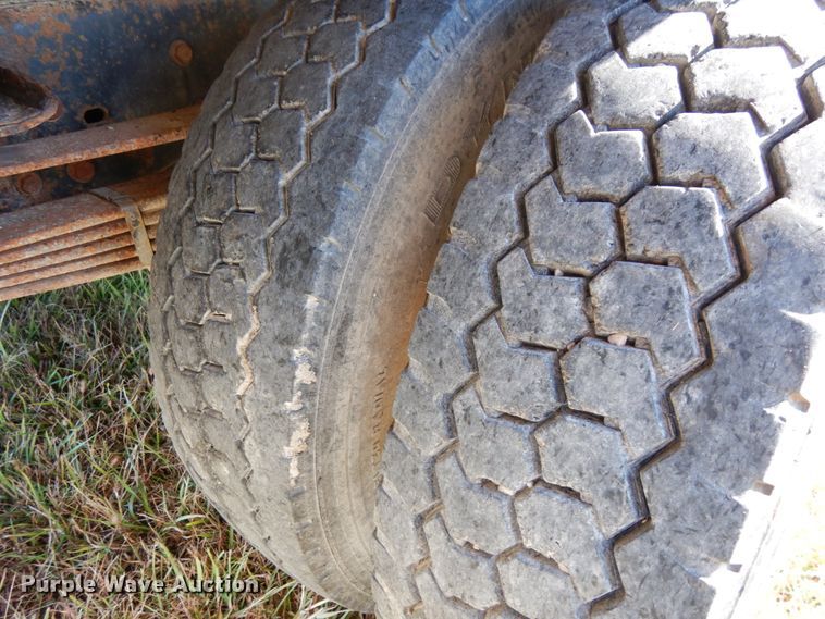 image for item DH6705 1995 Ford F800  dump flatbed truck