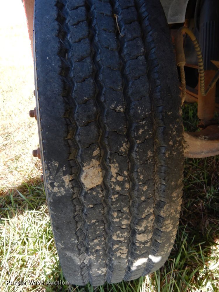 image for item DH6705 1995 Ford F800  dump flatbed truck