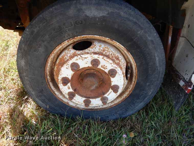 image for item DH6705 1995 Ford F800  dump flatbed truck