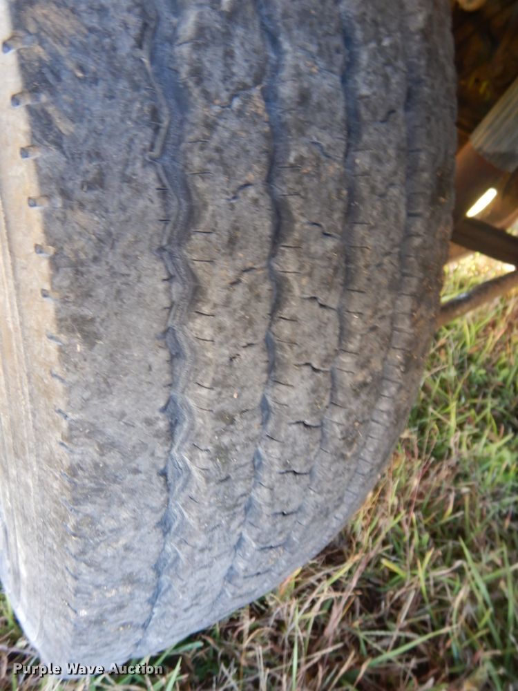 image for item DH6705 1995 Ford F800  dump flatbed truck