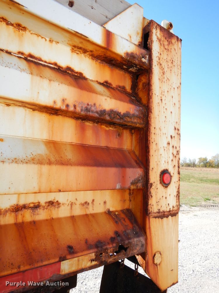 image for item DH6706 2006 Sterling LT9500  dump truck