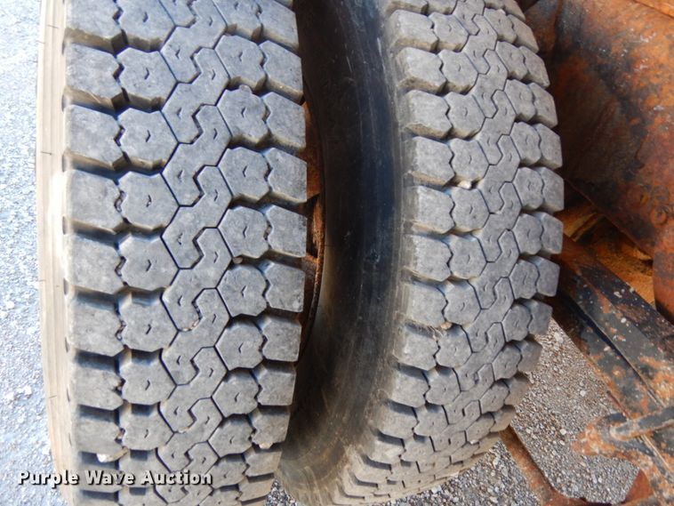 image for item DH6706 2006 Sterling LT9500  dump truck