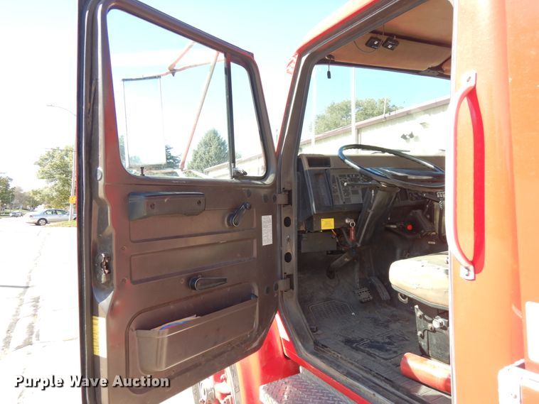 image for item DH6717 1992 International 4900  pumper fire truck