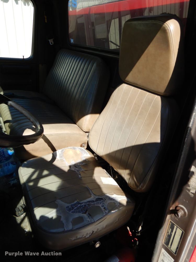 image for item DH6717 1992 International 4900  pumper fire truck