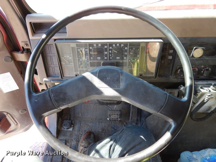 image for item DH6717 1992 International 4900  pumper fire truck