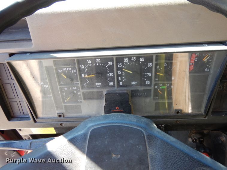 image for item DH6717 1992 International 4900  pumper fire truck