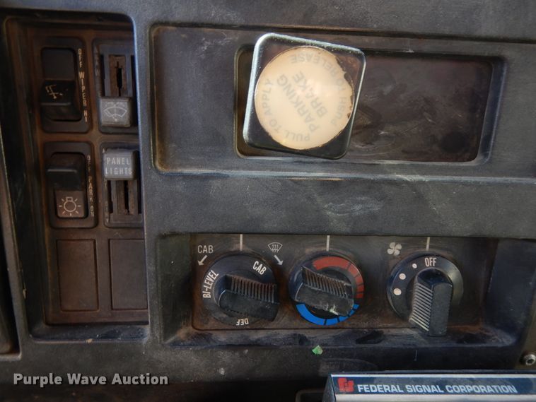 image for item DH6717 1992 International 4900  pumper fire truck