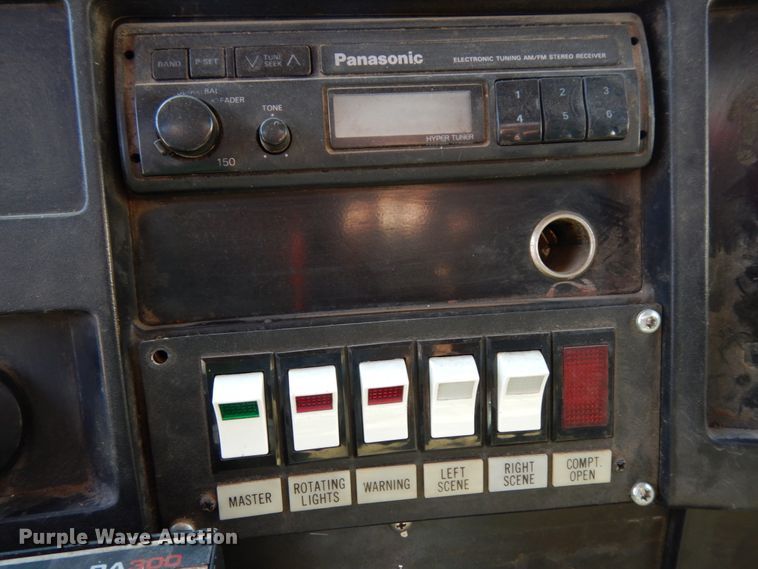 image for item DH6717 1992 International 4900  pumper fire truck