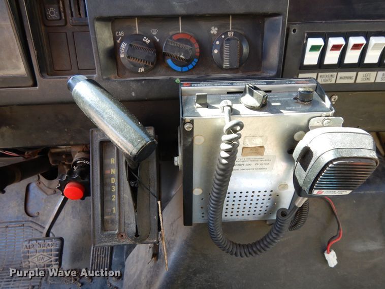 image for item DH6717 1992 International 4900  pumper fire truck