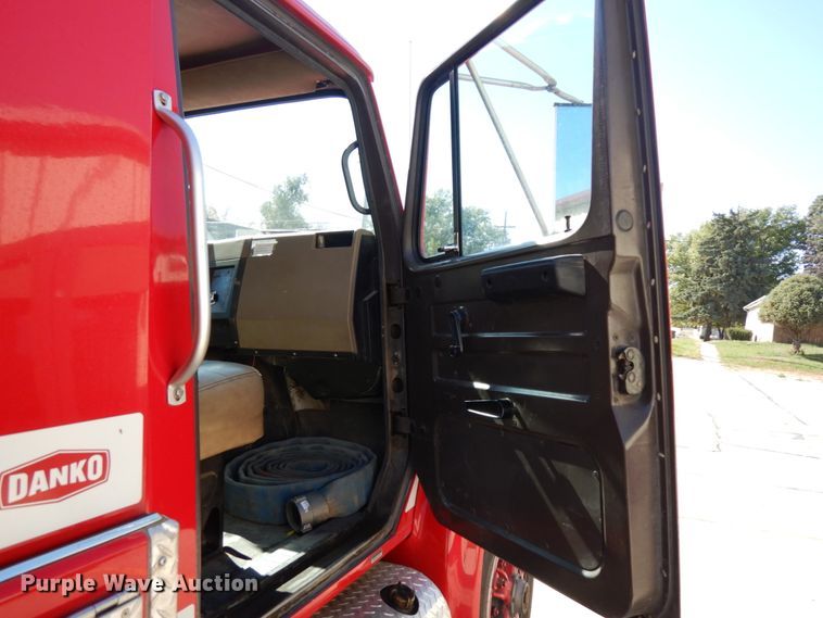 image for item DH6717 1992 International 4900  pumper fire truck