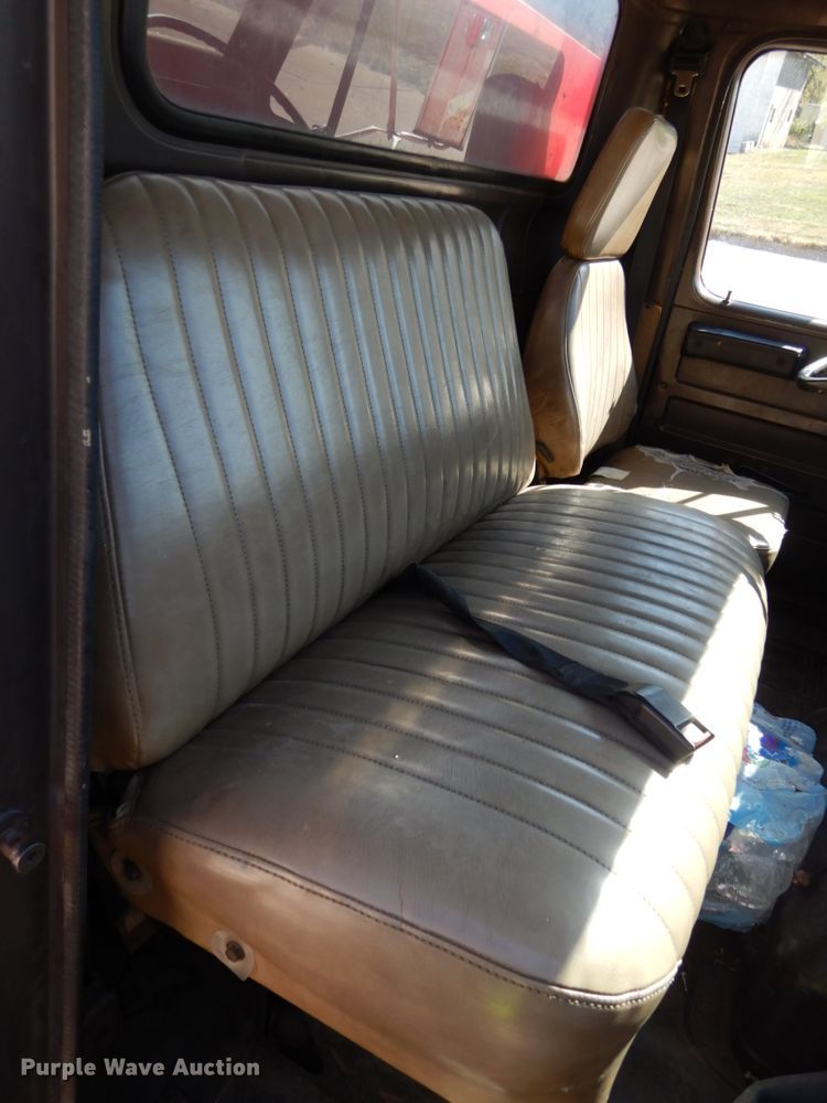 image for item DH6717 1992 International 4900  pumper fire truck