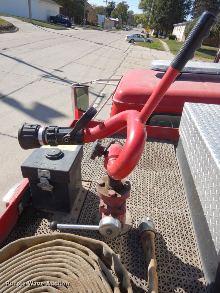 image for item DH6717 1992 International 4900  pumper fire truck