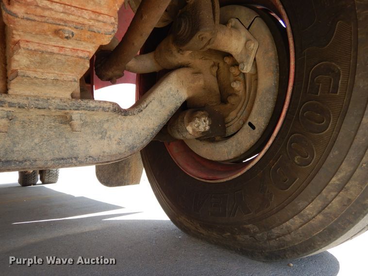 image for item DH6717 1992 International 4900  pumper fire truck