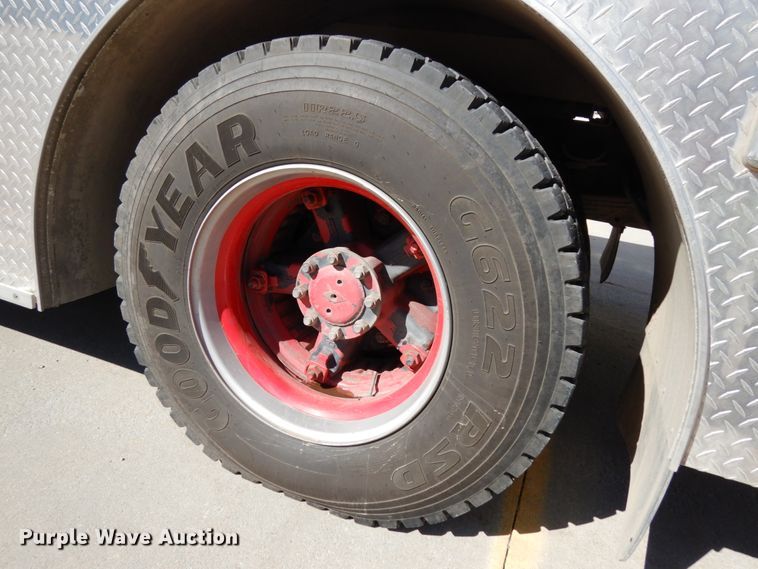 image for item DH6717 1992 International 4900  pumper fire truck