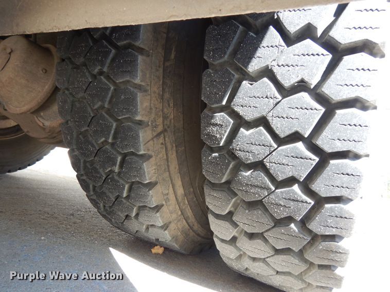 image for item DH6717 1992 International 4900  pumper fire truck