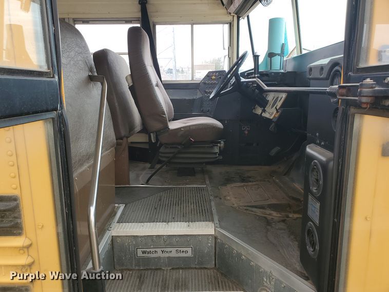 image for item DI5011 1997 Ford B800  school bus