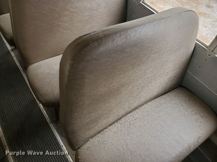 image for item DI5011 1997 Ford B800  school bus