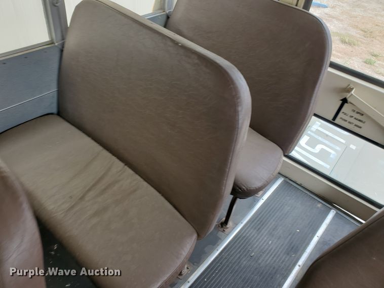 image for item DI5011 1997 Ford B800  school bus