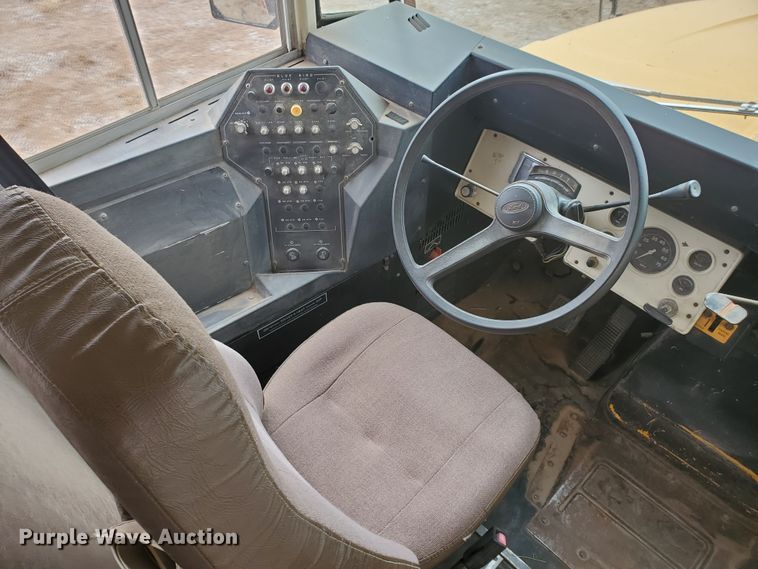 image for item DI5011 1997 Ford B800  school bus