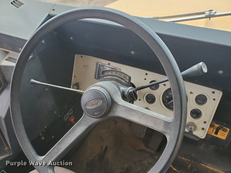 image for item DI5011 1997 Ford B800  school bus