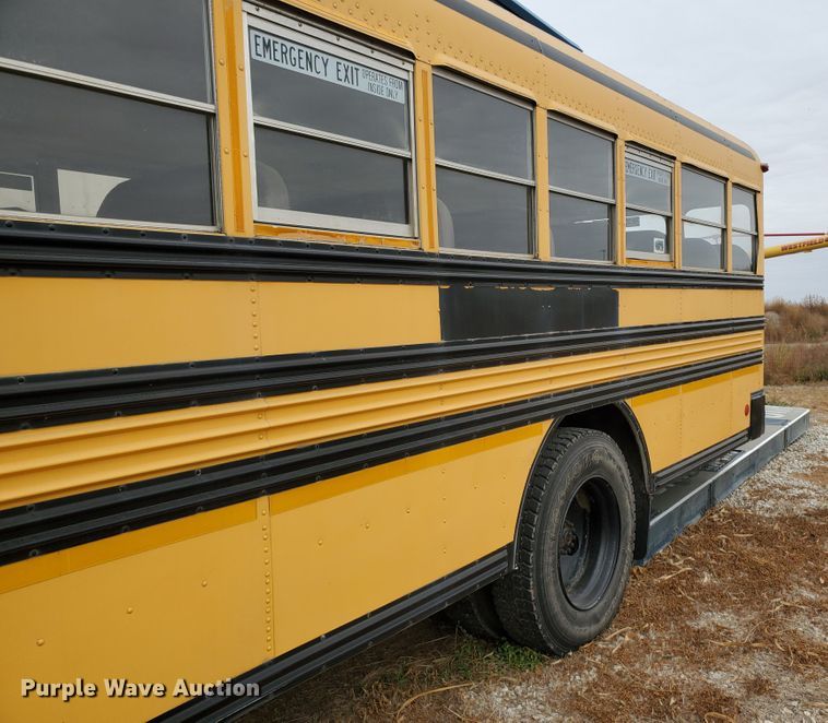 image for item DI5011 1997 Ford B800  school bus