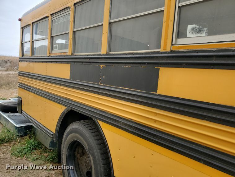 image for item DI5011 1997 Ford B800  school bus