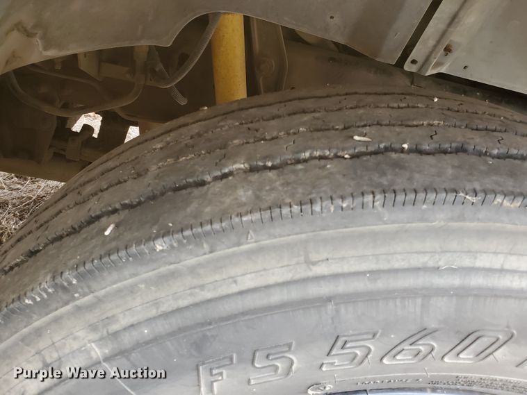 image for item DI5011 1997 Ford B800  school bus