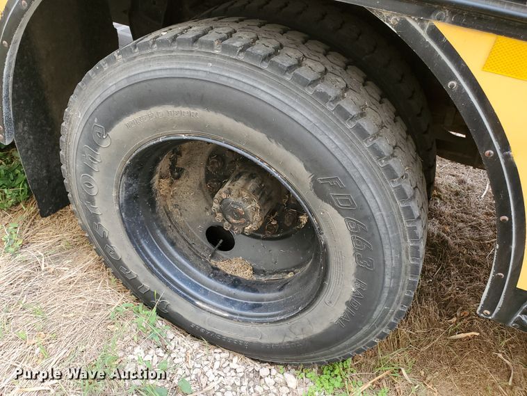 image for item DI5011 1997 Ford B800  school bus