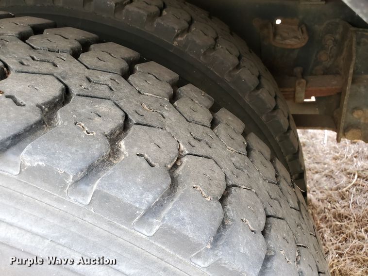 image for item DI5011 1997 Ford B800  school bus