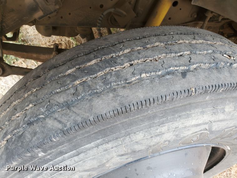 image for item DI5011 1997 Ford B800  school bus