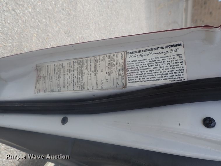 image for item DI7267 2003 Ford E350 Super Duty  shuttle bus