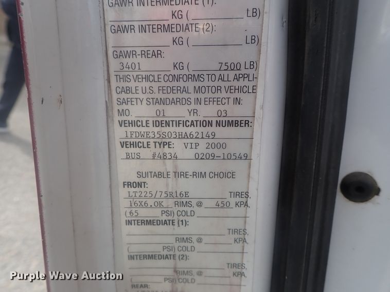 image for item DI7267 2003 Ford E350 Super Duty  shuttle bus