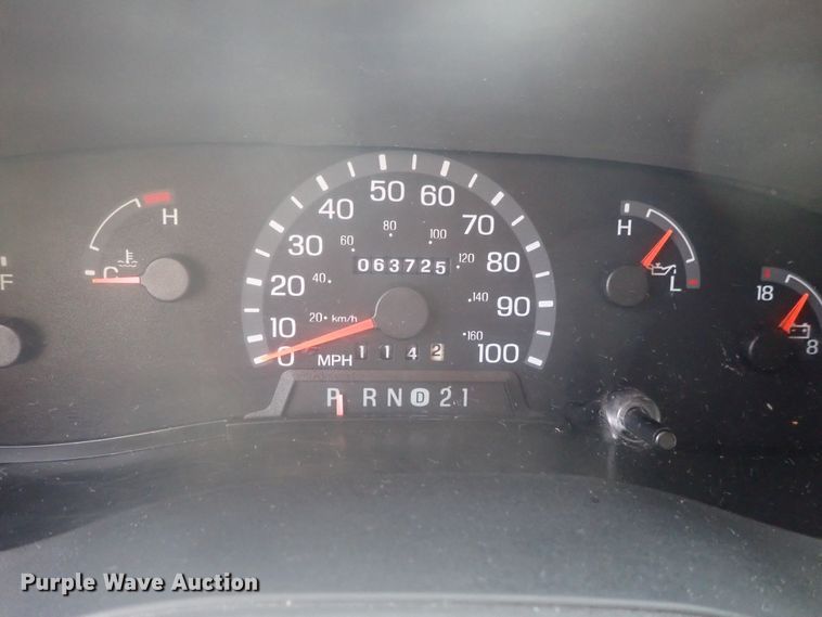 image for item DI7267 2003 Ford E350 Super Duty  shuttle bus