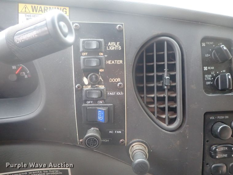 image for item DI7267 2003 Ford E350 Super Duty  shuttle bus