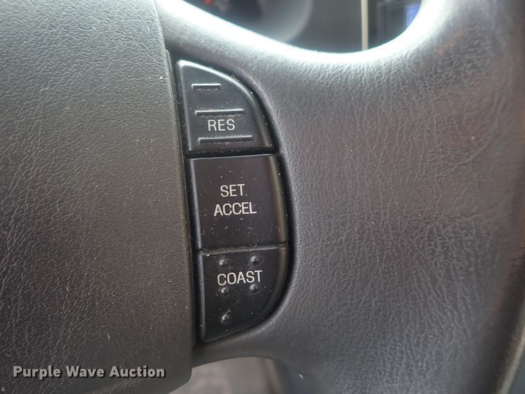 image for item DI7267 2003 Ford E350 Super Duty  shuttle bus