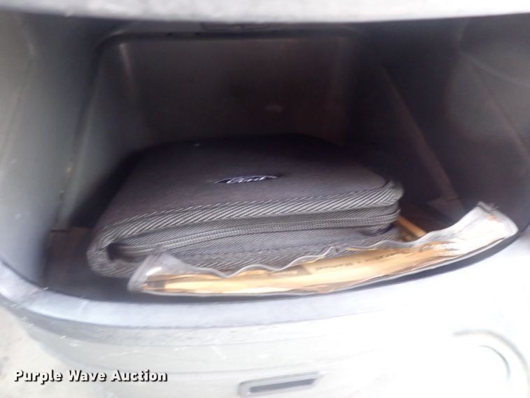 image for item DI7267 2003 Ford E350 Super Duty  shuttle bus