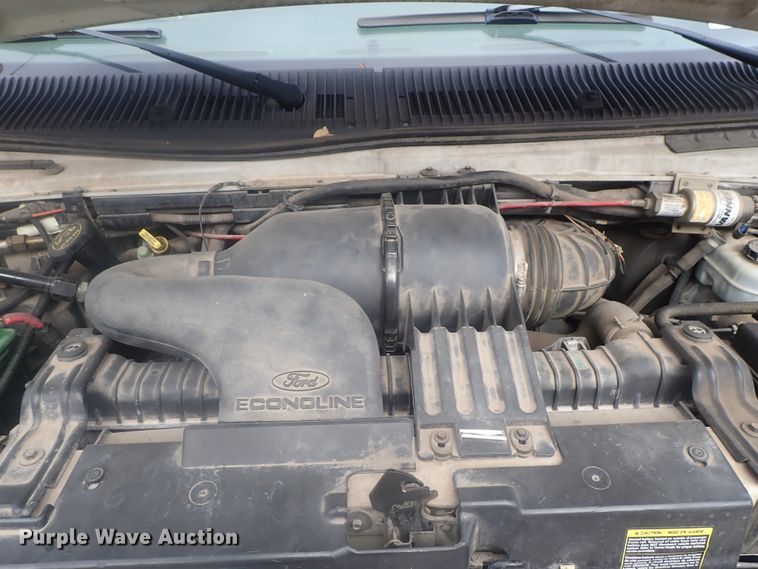 image for item DI7267 2003 Ford E350 Super Duty  shuttle bus